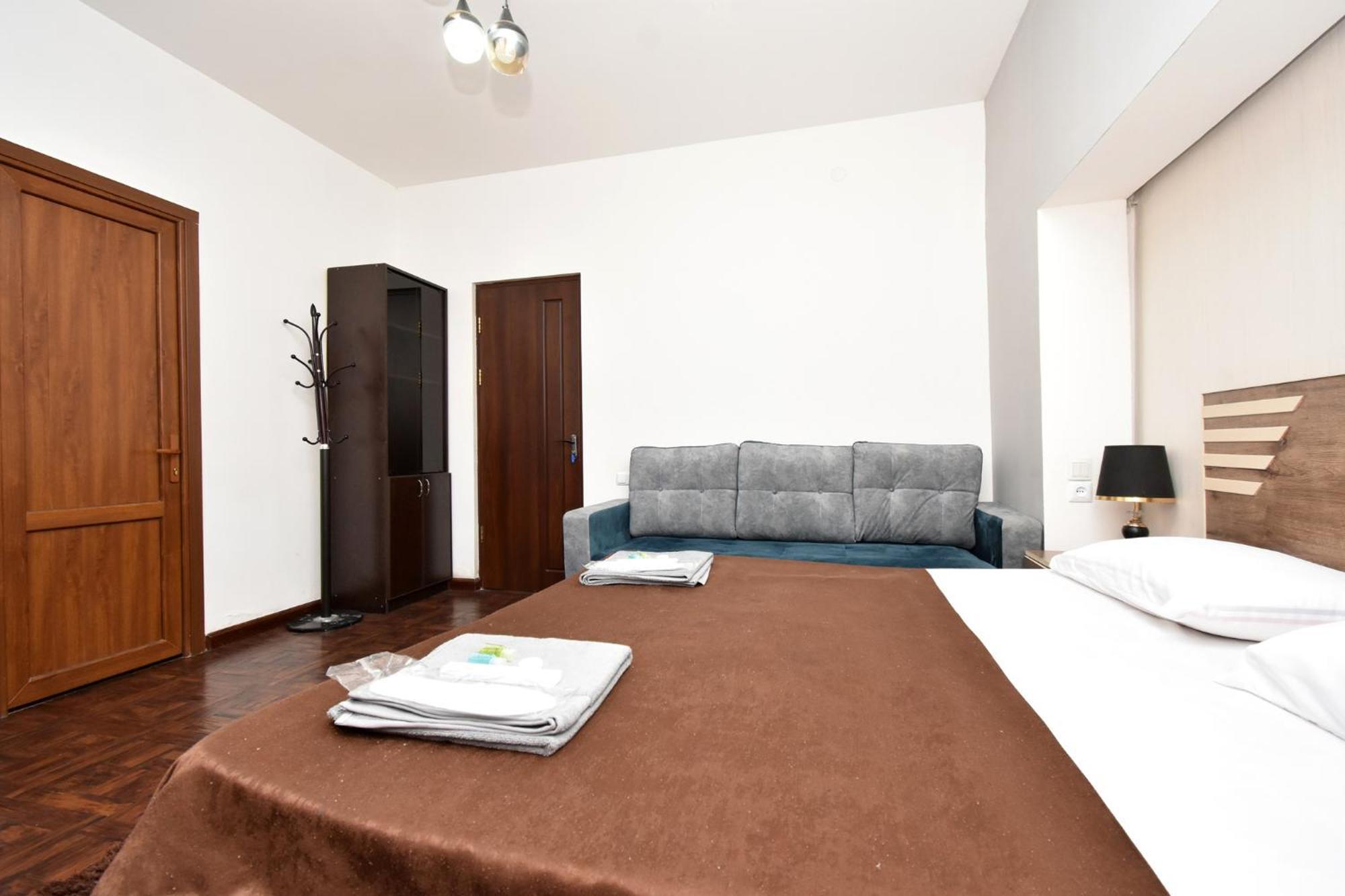 Aaa Hotel Yerevan Exterior photo